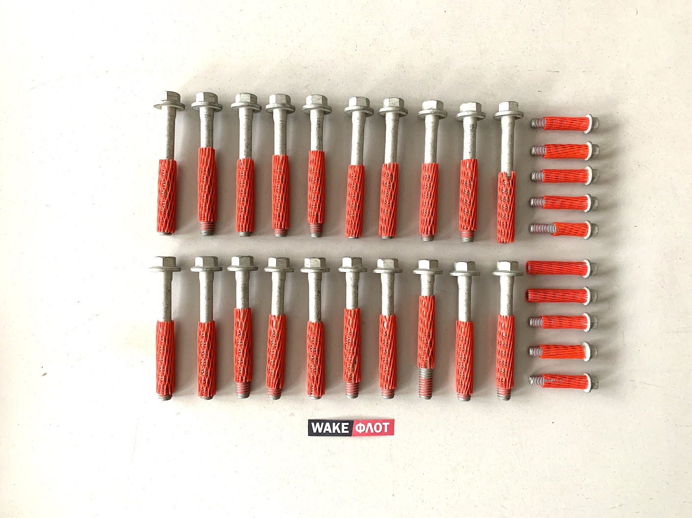 Набор болтов ГБЦ GM 6.0L - 6.2L на две ГБЦ