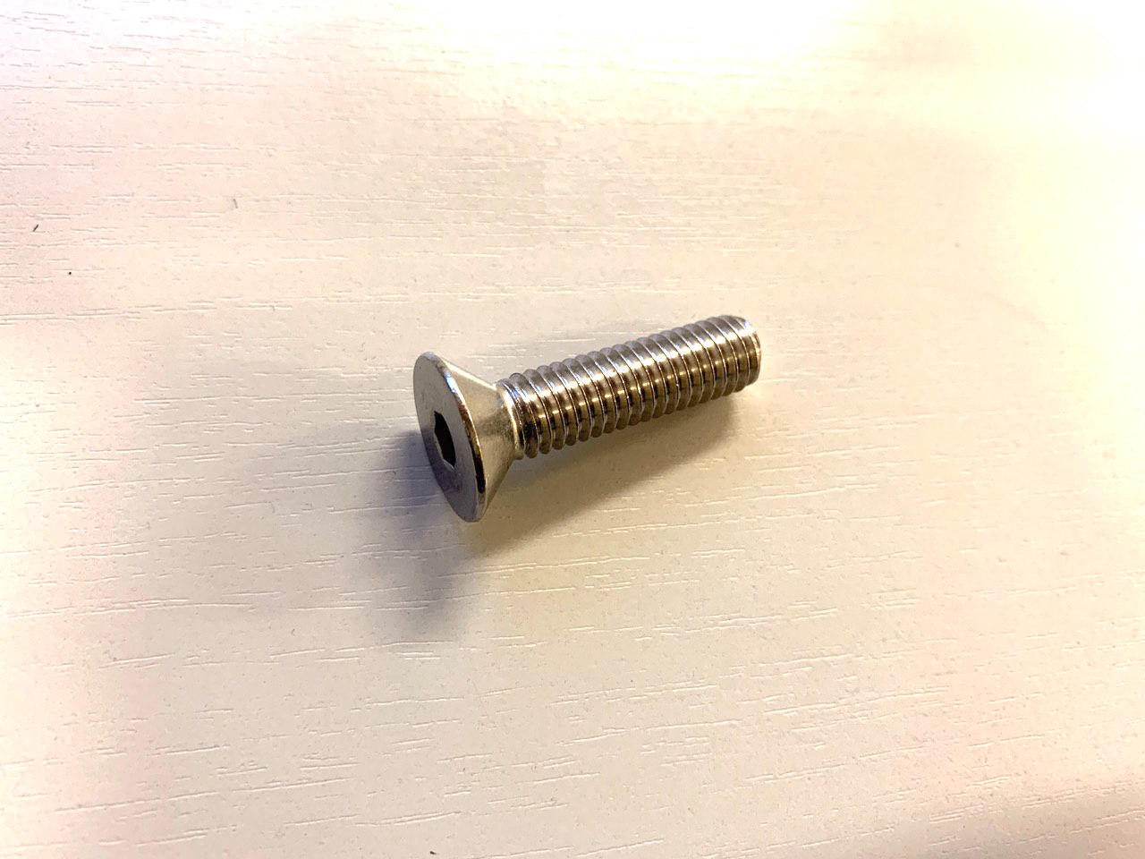 Болт тауэра