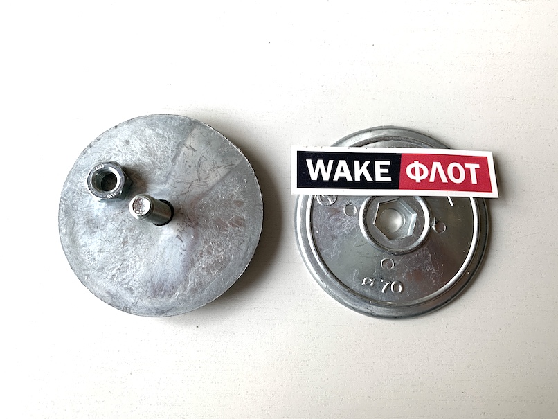 Анод цинковый, для транцевых плит, диаметр 70 мм.