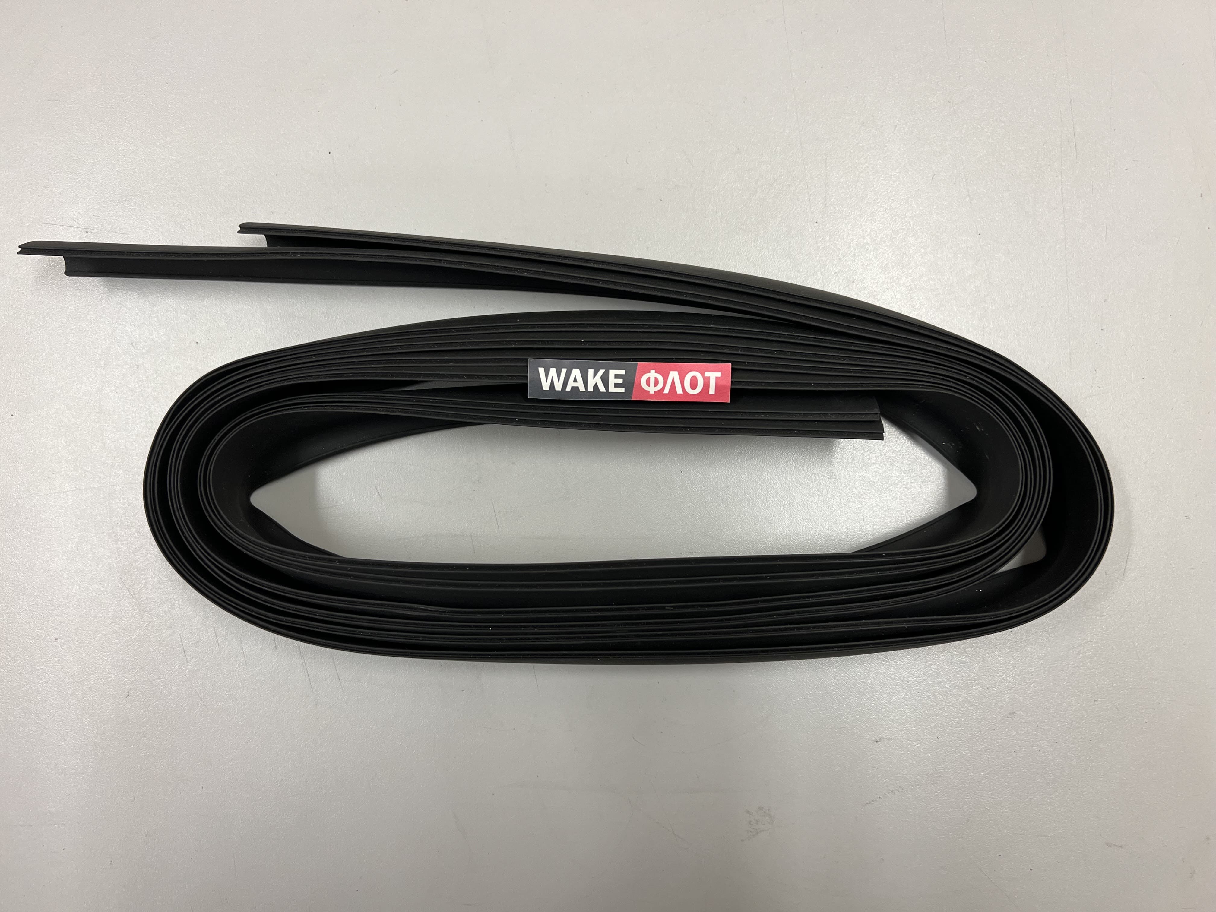 Вставка под лобовое стекло, резиновая