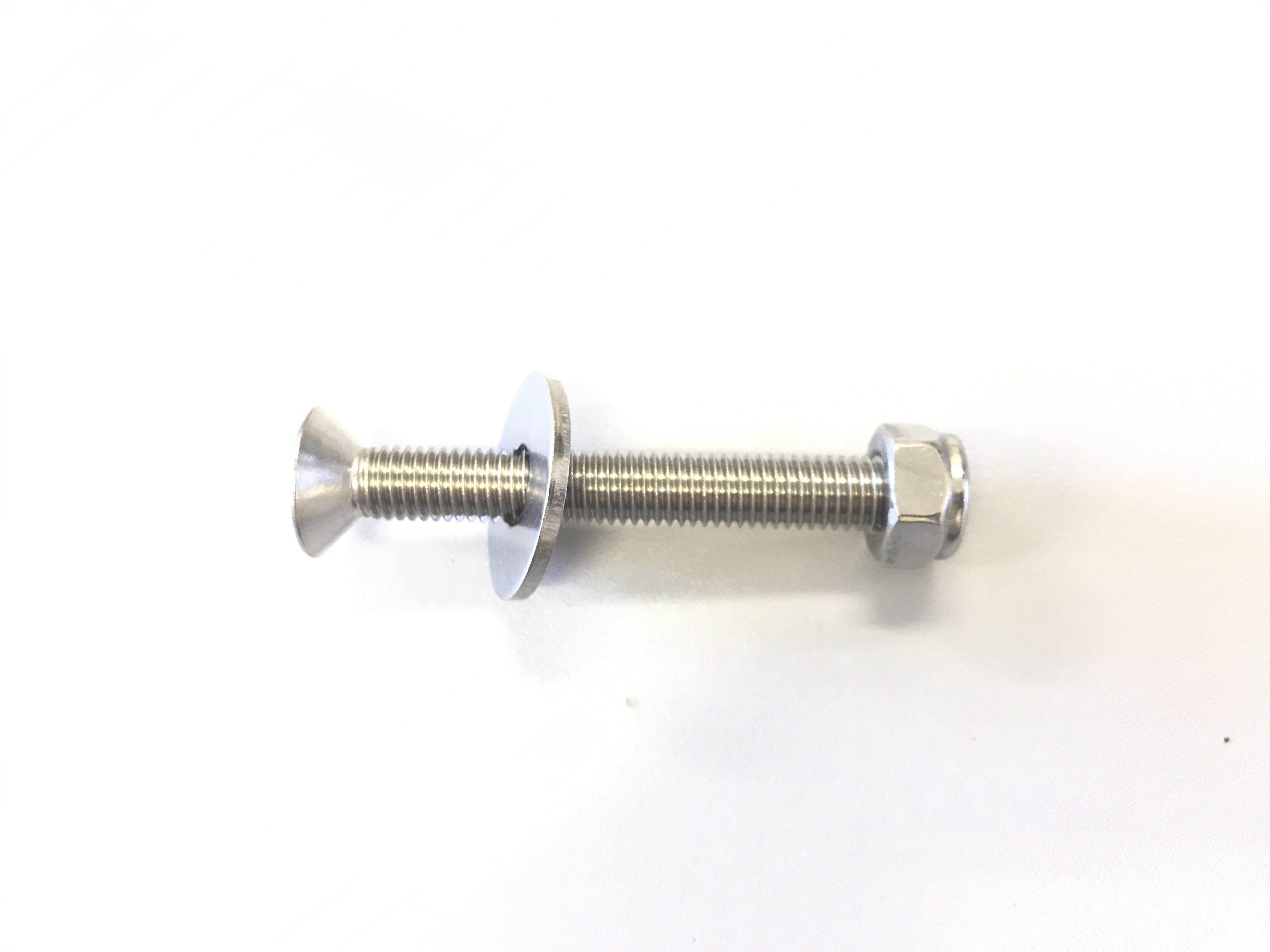 Болт крепления опоры вала гребного винта