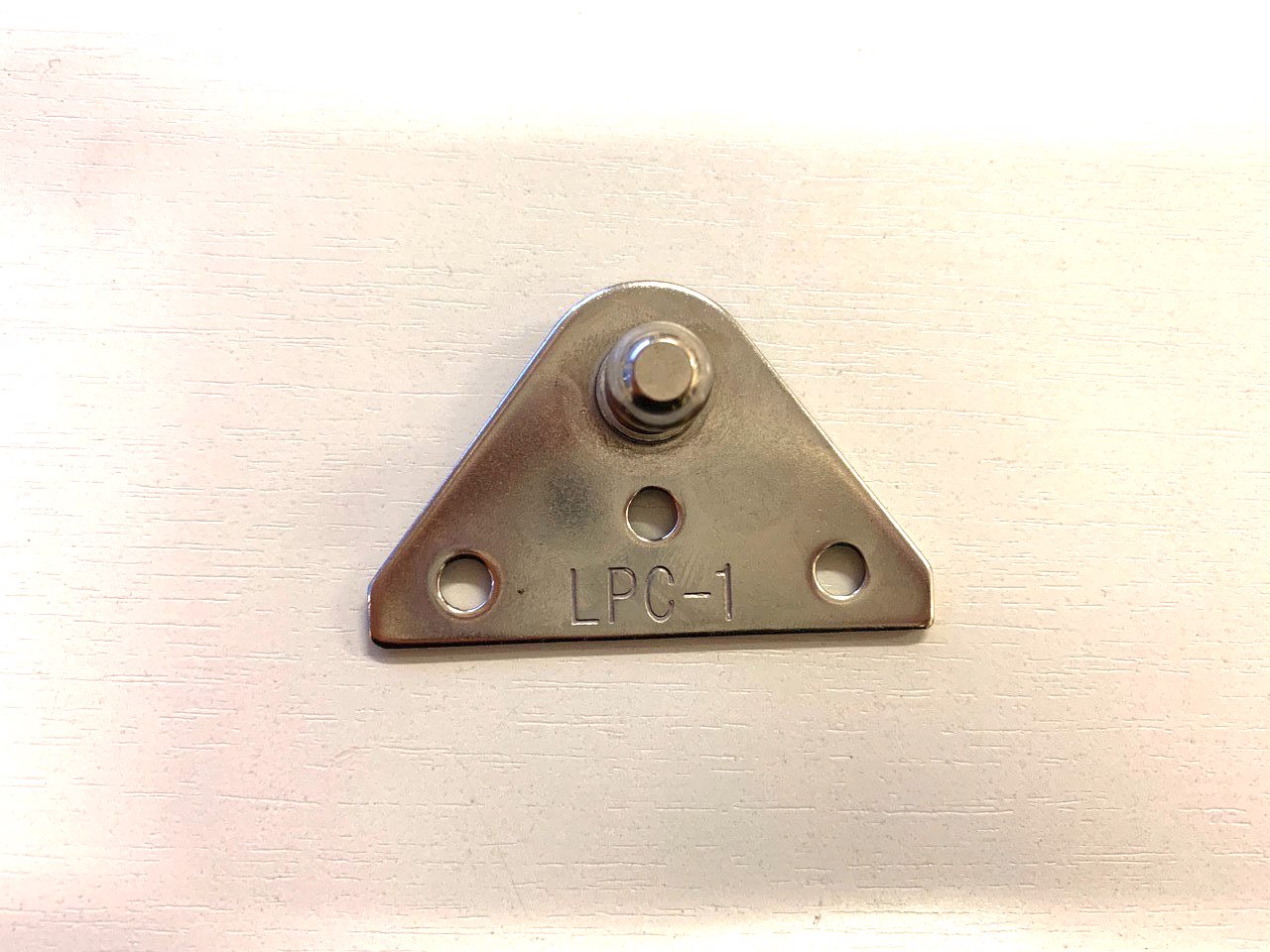 Крепление судового амортизатора на плоскую поверхность