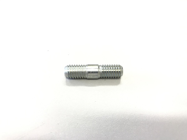 Шпилька крепления стартера, PCM R031018